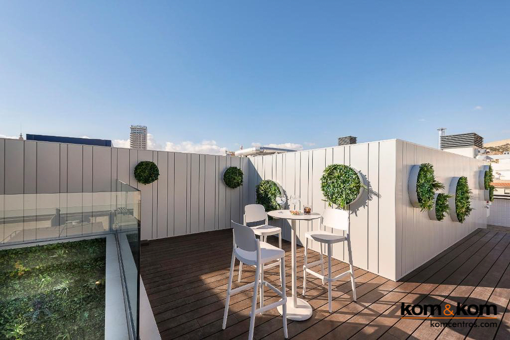 Terraza en azotea de hotel de Alicante: Highbar del hotel Odissey Room.